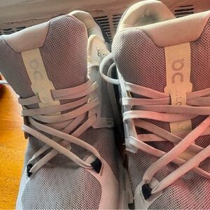 On cloud x Running Light Gray High-Top Sneakers